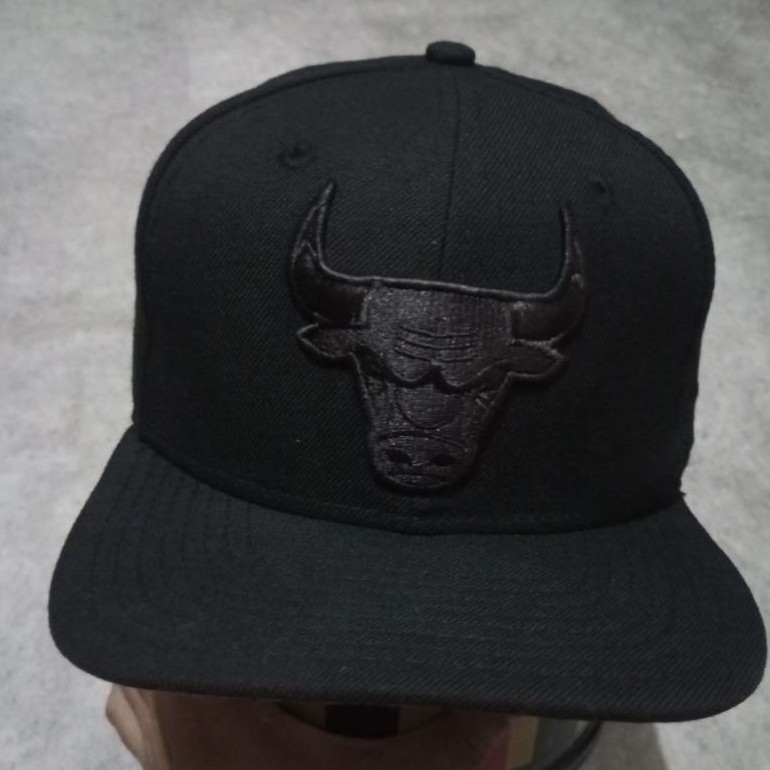 Topi Snapback New Era Chicago Bulls Black on Black Second Original