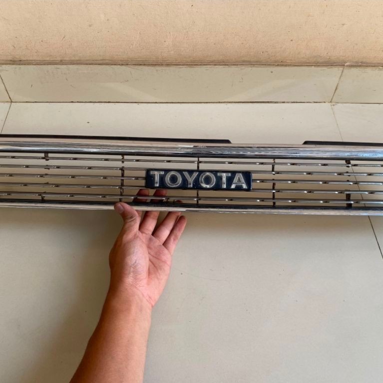 Grill gril lambang depan toyota corolla twincam GTI original