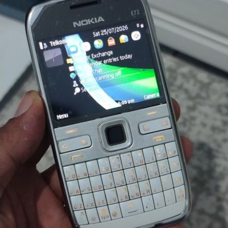 Nokia E72