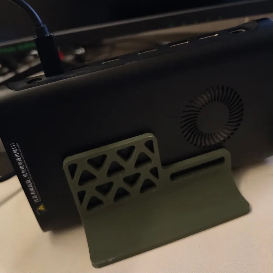 onexgpu rx 7600 m xt