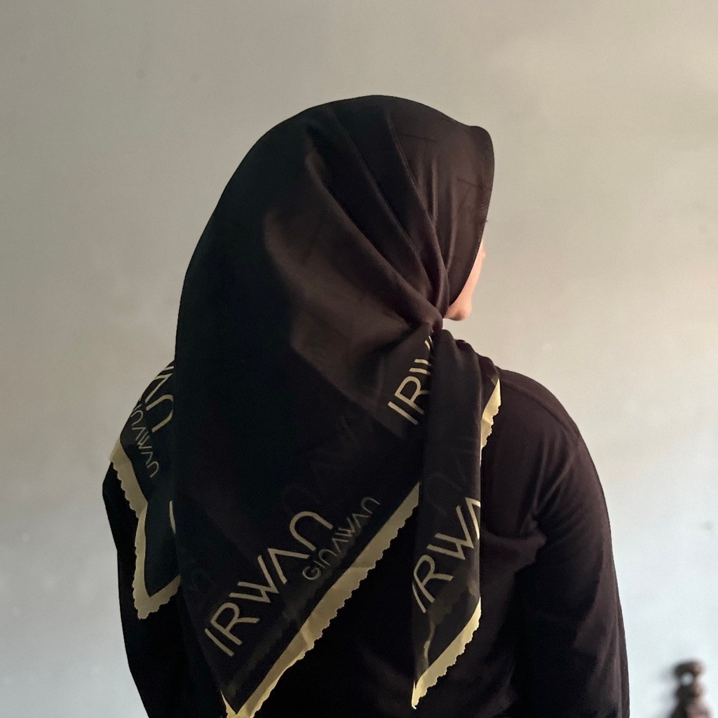 Irwan Ginawan Scarf Black Lace Polos Huruf Hijab Segi empat - Preloved
