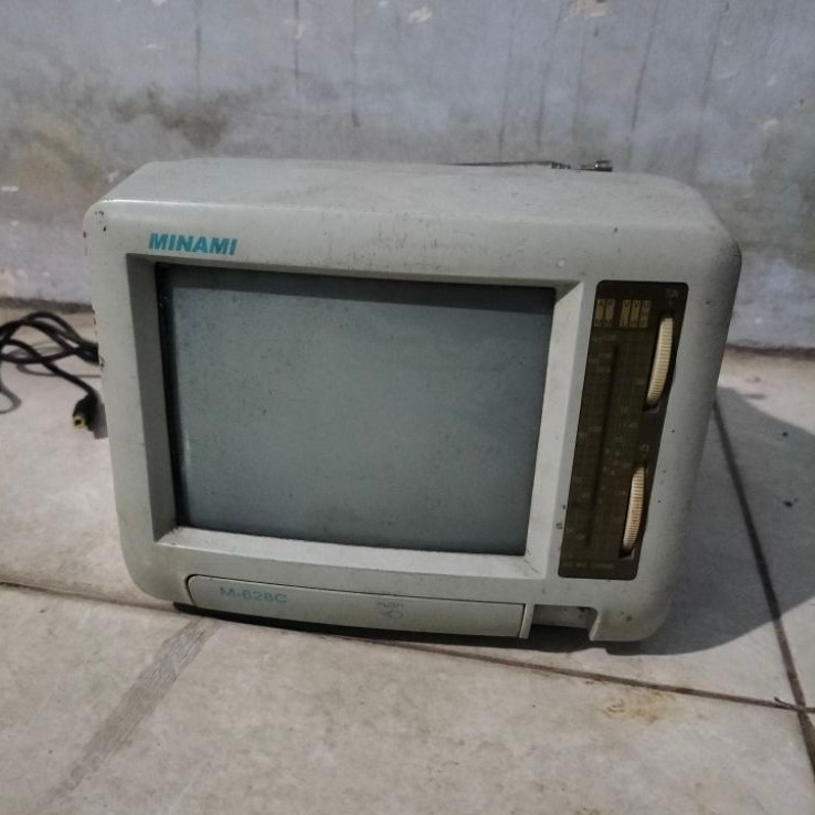​TV Tabung Mini Jadul Minami M-828C - Kondisi OFF / Mati untuk Pajangan & Dekorasi Vintage