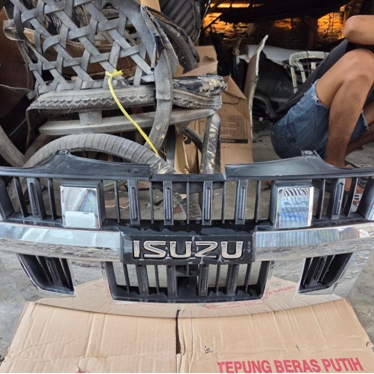 Gril bumper isuzu panther touring original