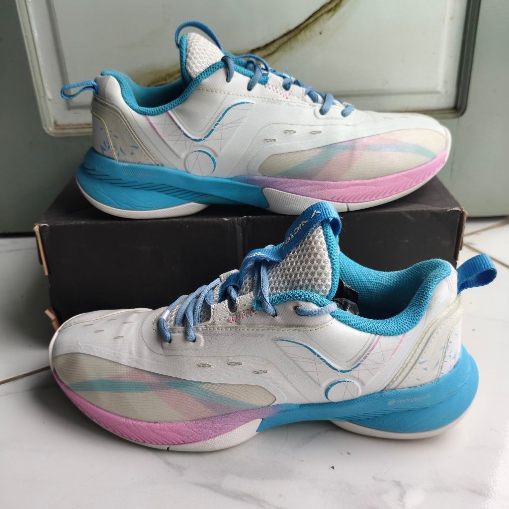 Sepatu Badminton Victor A880 sz 40.5 (Second)
