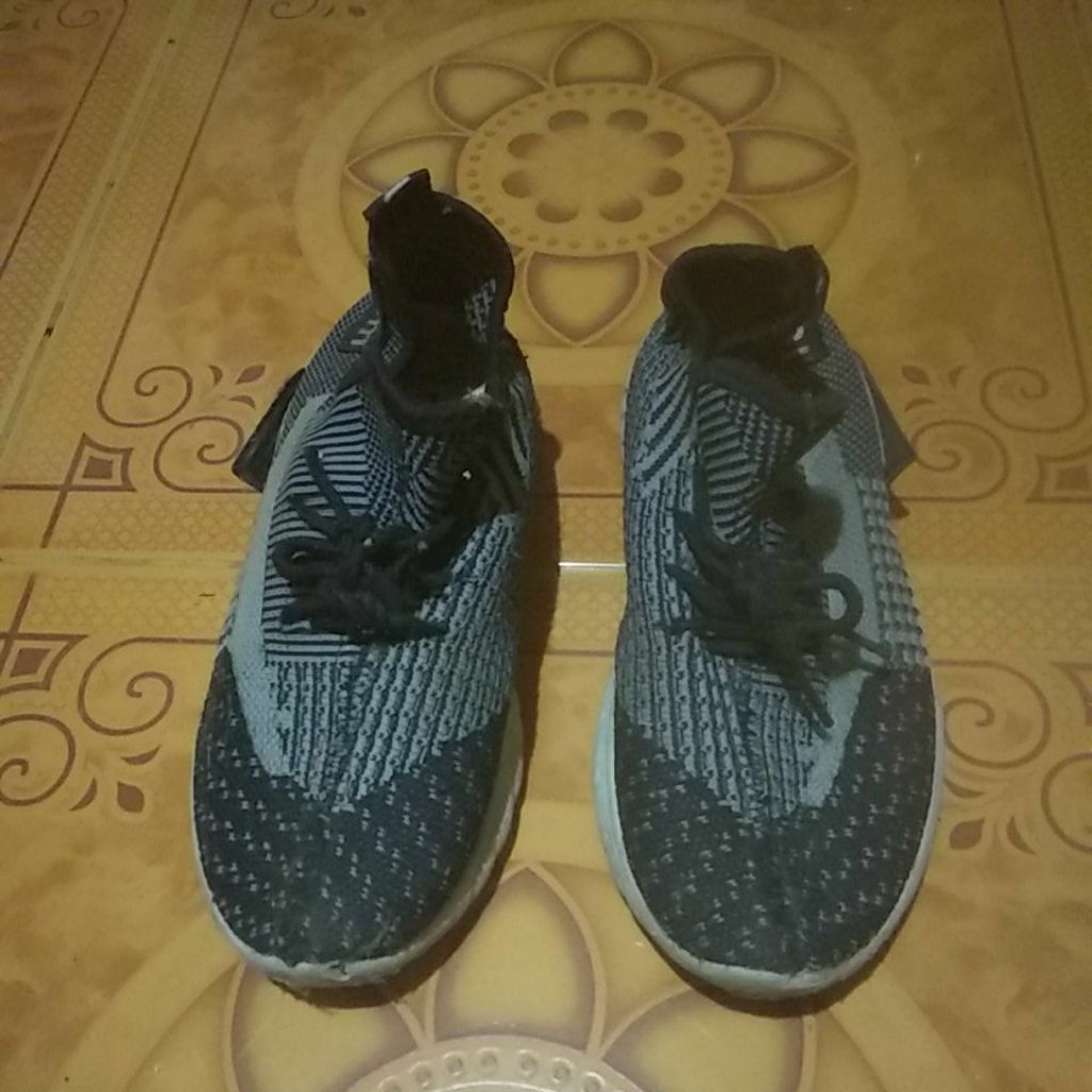 sepatu supreme ukuran 38
