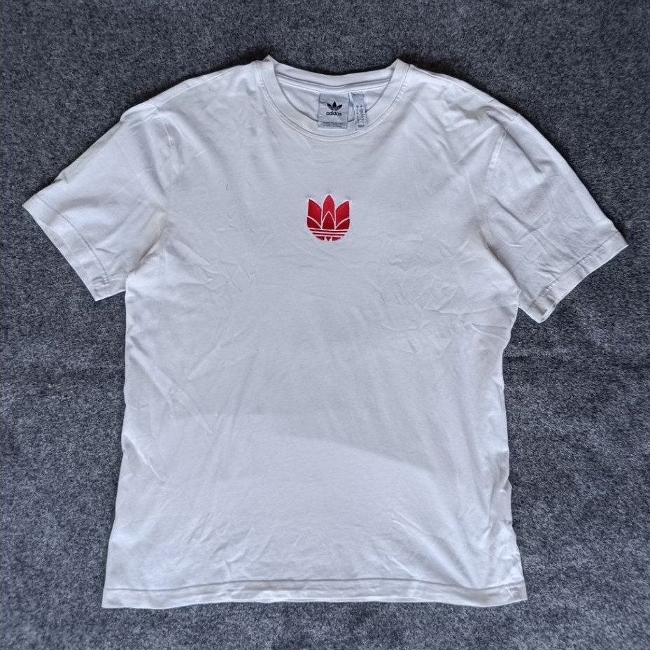 kaos Adidas center