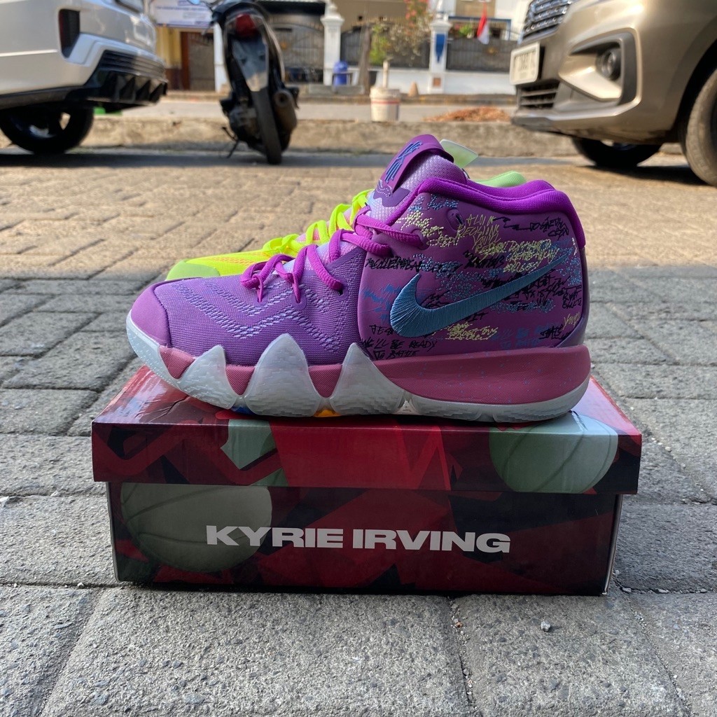 Sepatu Basket Kyrie 4 Confetti