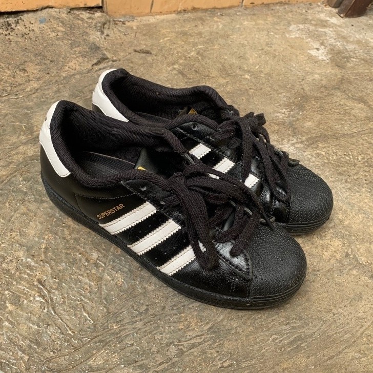 ADIDAS SUPERSTAR BLACK WHITE GOLD LOGO ORIGINAL PL SECOND
