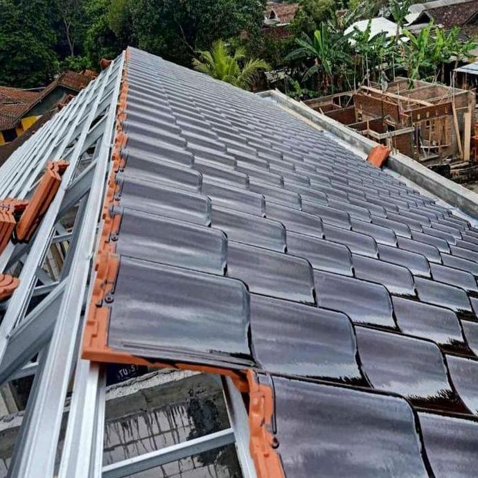 Fw5 Paket Renovasi Atap Rumah Lama Ganti Baja Ringan 0.75Mm Full Sni Dengan Genteng Keramik & Lispla