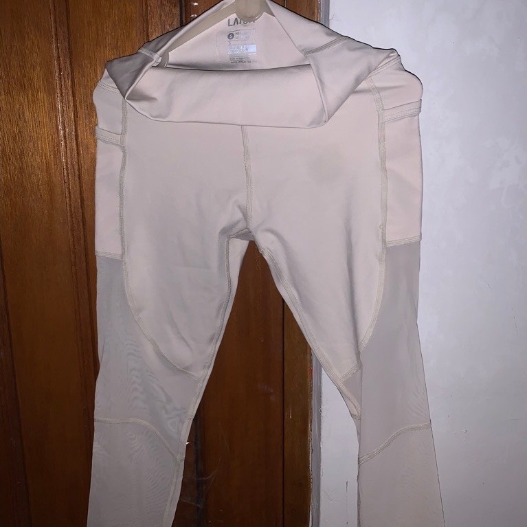 preloved - celana olahraga wanita laica ukuran S