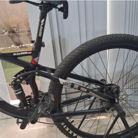 Sepeda Gunung MTB Full Suspension Hitam dengan Rem Cakram United Aveiro 27.5