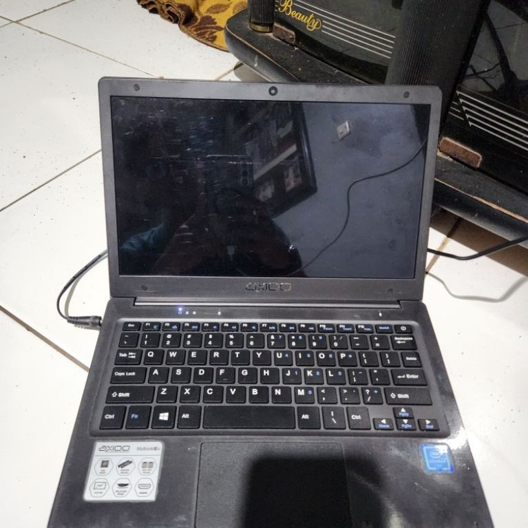 Axioo Mybook 11g Ram 4 gb matot, ssd ga ada
