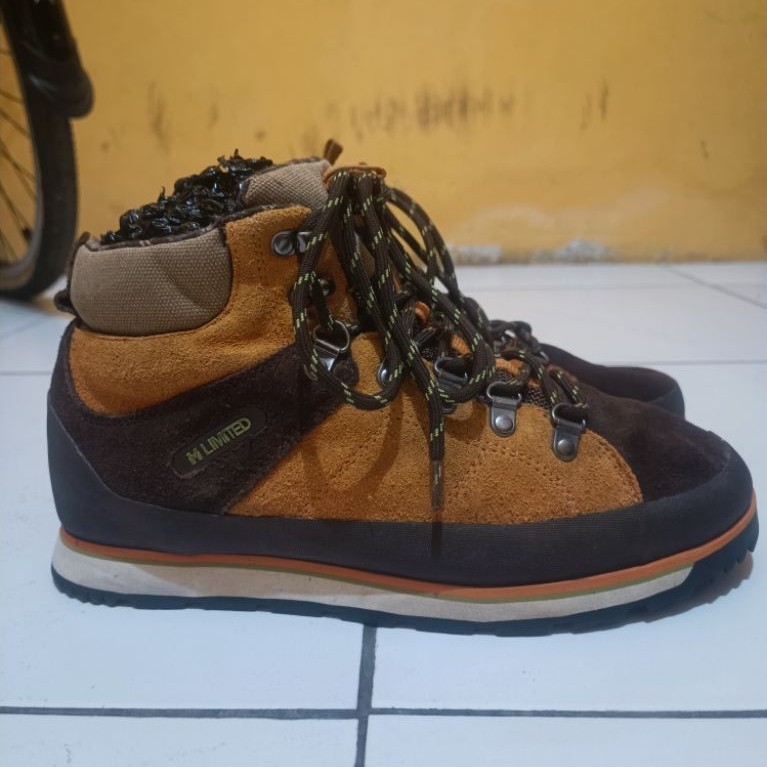 sepatu millet second