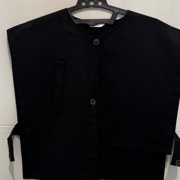 PRELOVED jedda moon cropped vest black