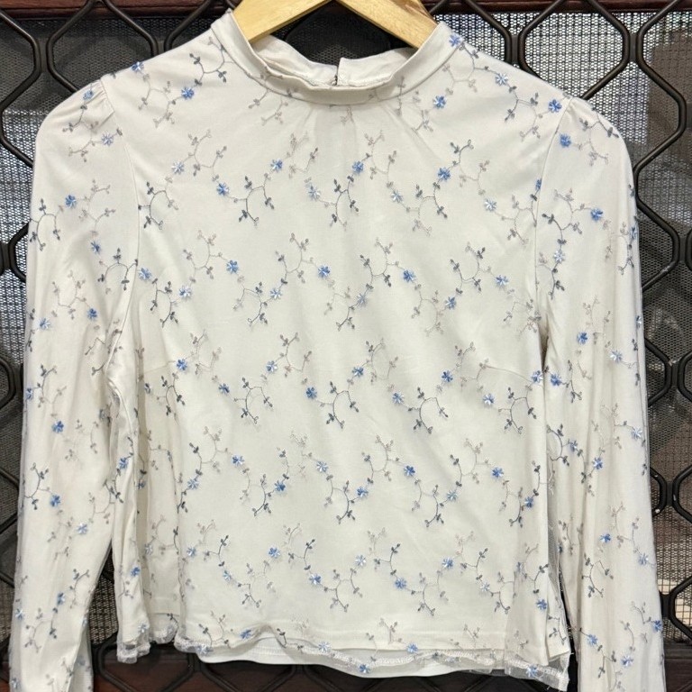 Preloved Embroidery White Blouse Hijab Friendly