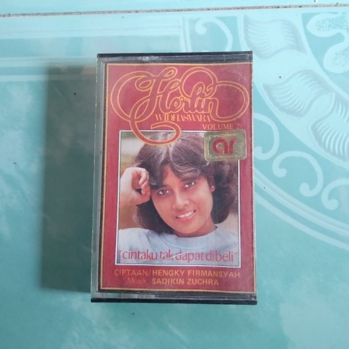 Kaset Herlin Widhaswara cintaku tak dapat di beli