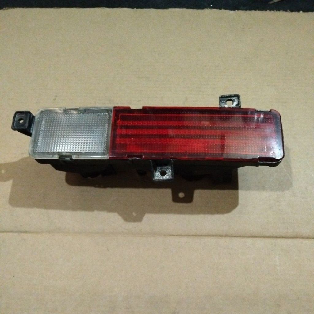 Reflektor Bemper Belakang FORD Everest Original Stanley KANAN