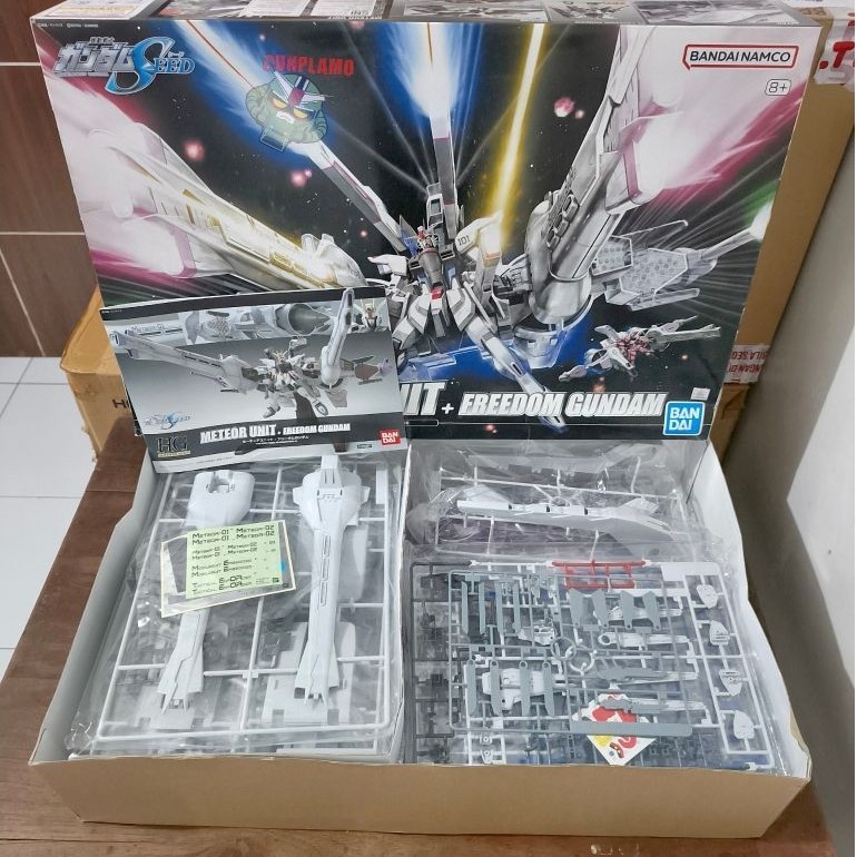 Hg Meteor Unit + Freedom Gundam Bandai