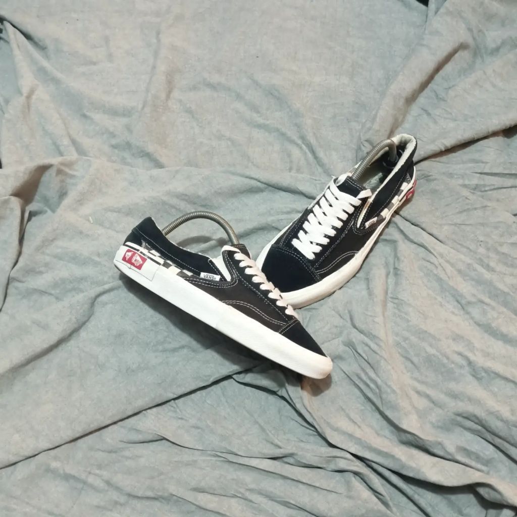 Vans cut & paste bw low