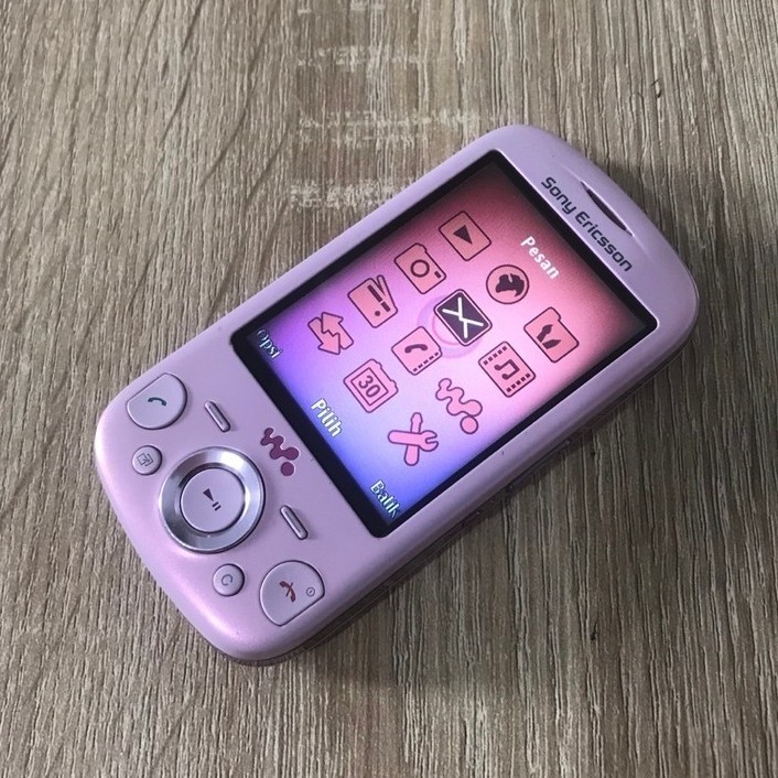 Sony ericsson W20 zyo, walkman clearbass mirip W705 W995