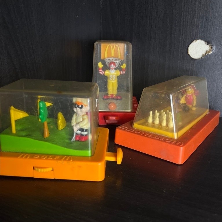Preloved  Figure Maskot Ronald and Friends Seri Bermain Olahraga McDonald 2001