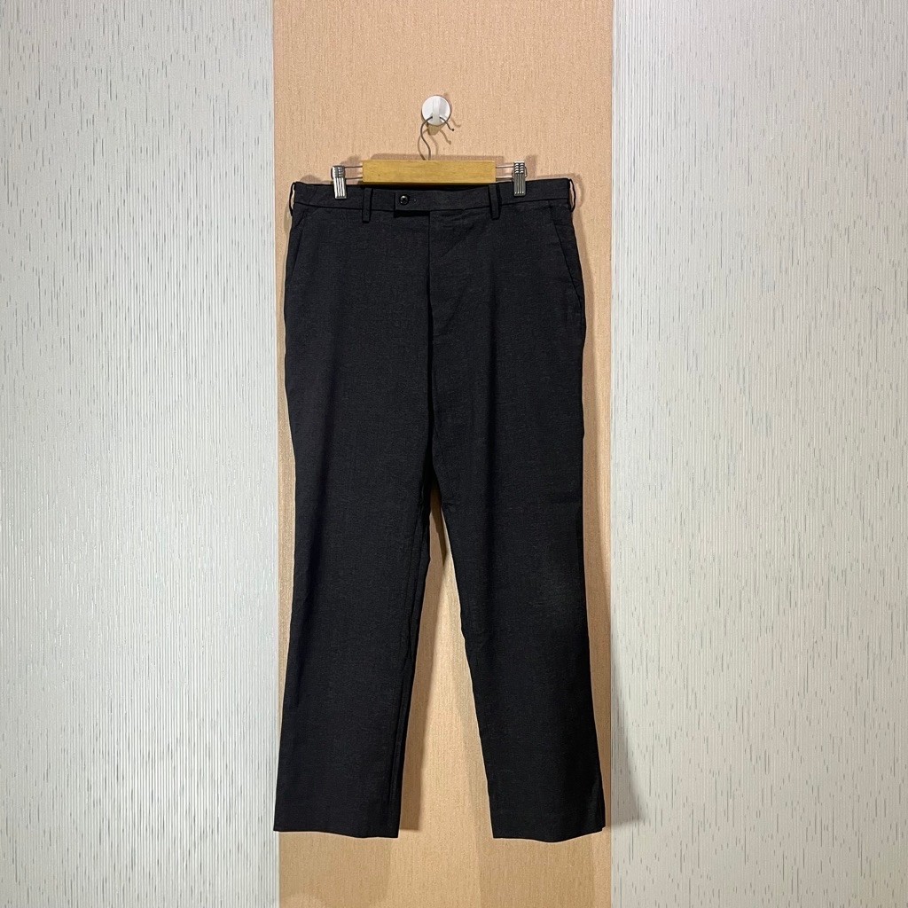 Work Pants UNIQLO AIRSENSE (Ultra Light) / Celana Bahan Pria / JP633 / Size 32