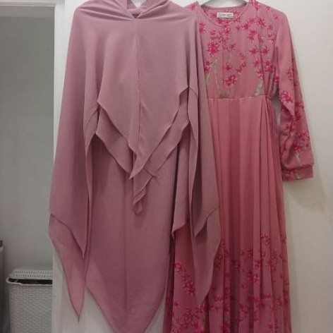 Rhyn Syar'i pl. (NETT). Gamis set khimar Rhyn Syar'i Aminah Series Preloved. Plat Khimar Kanaya Syar
