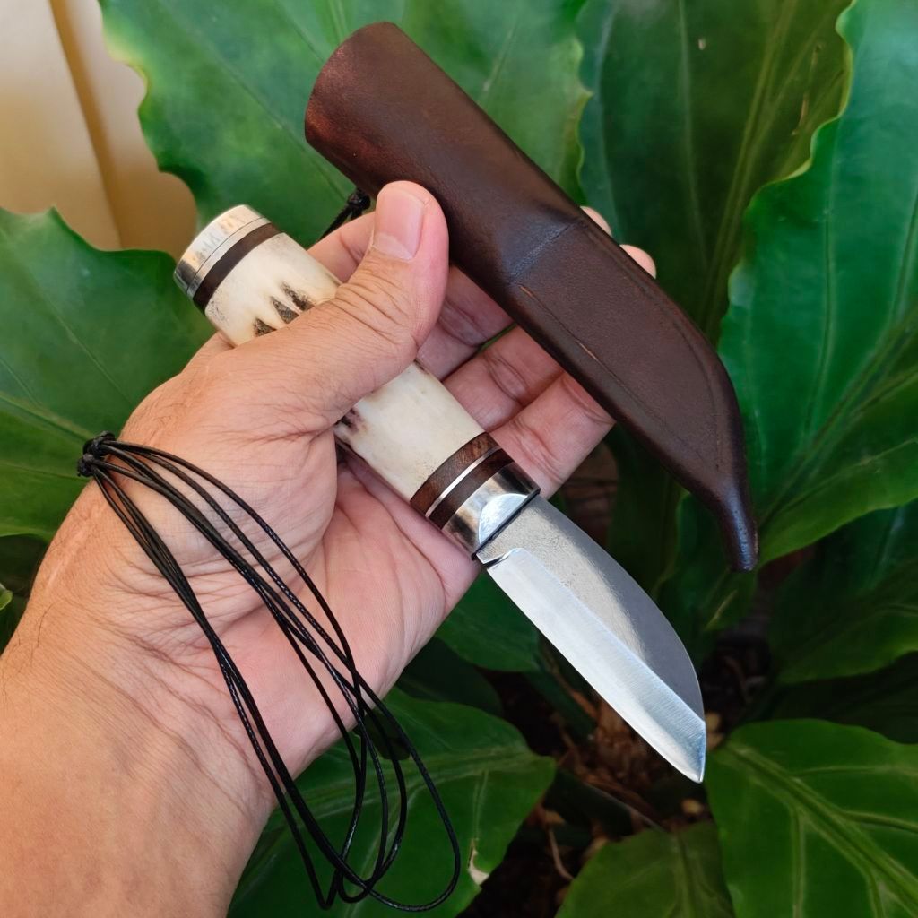 DM05 Handmade Skinner Neck Knife, Pisau seset dengan baja DMO5 Julia Italy yang super tajam dan tida