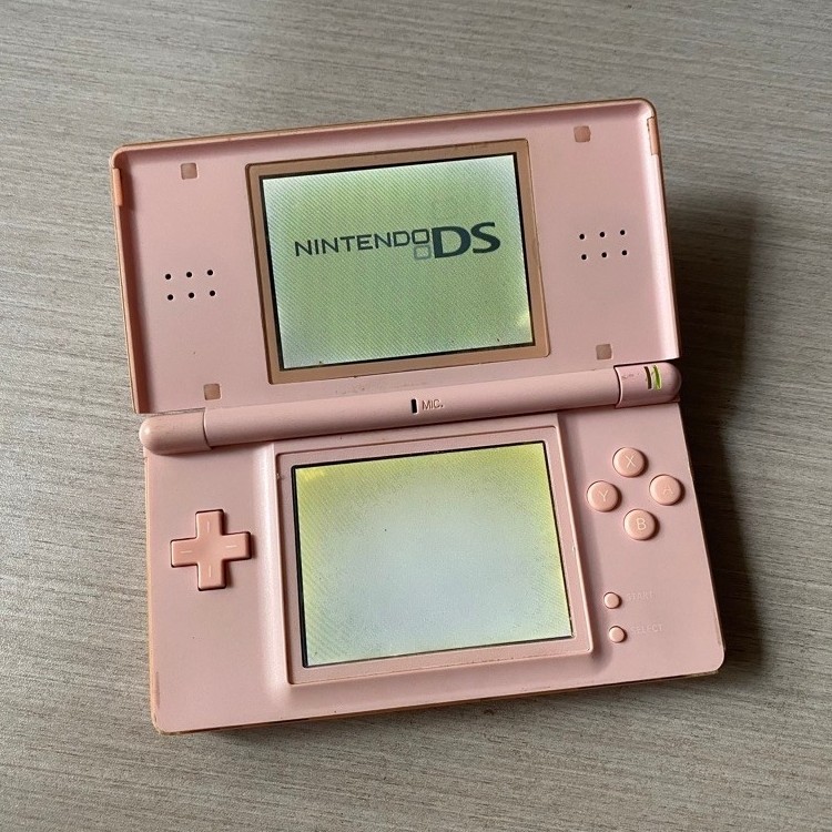 Nintendo DS Lite