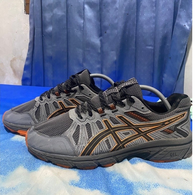 sepatu pria Asics gel