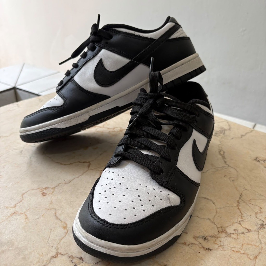 Preloved Sepatu Nike Dunk Panda - EUR 41/UK 7 Sneaker
