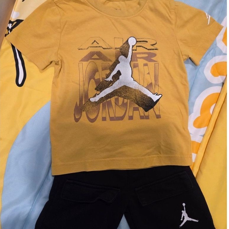 Set Kaos dan Celana Anak Nike Air Jordan Size 3-4 yrs (Preloved)