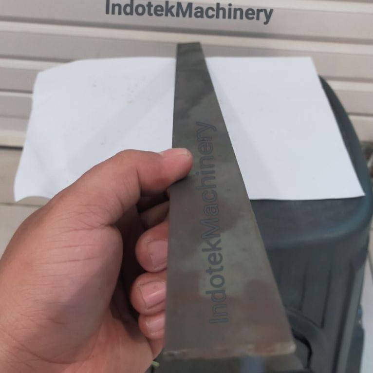 Plat Besi Strip Tebal 3mm × 30mm × 300mm STRIP BESI
