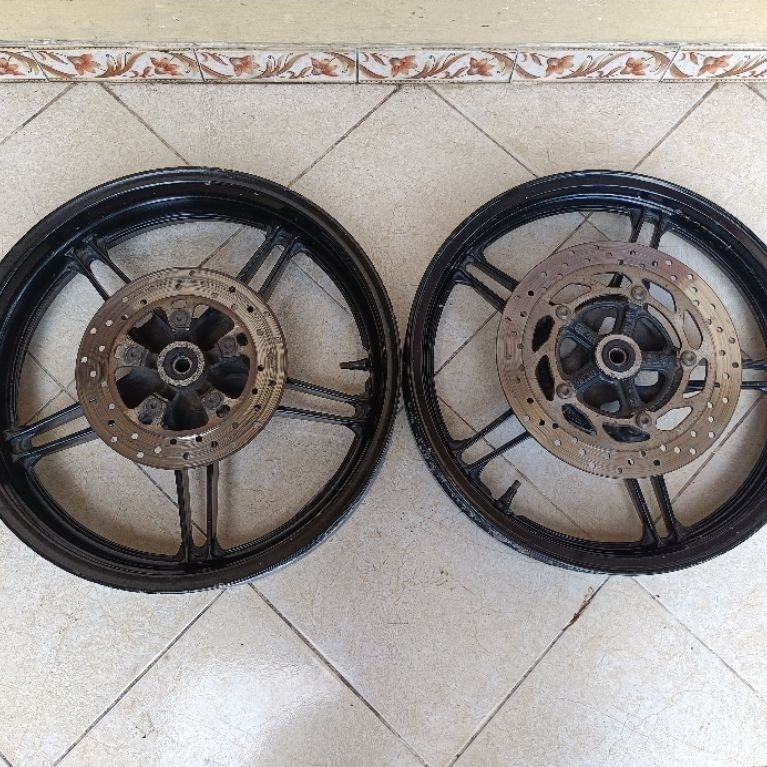 Velg R15V2 original copotan