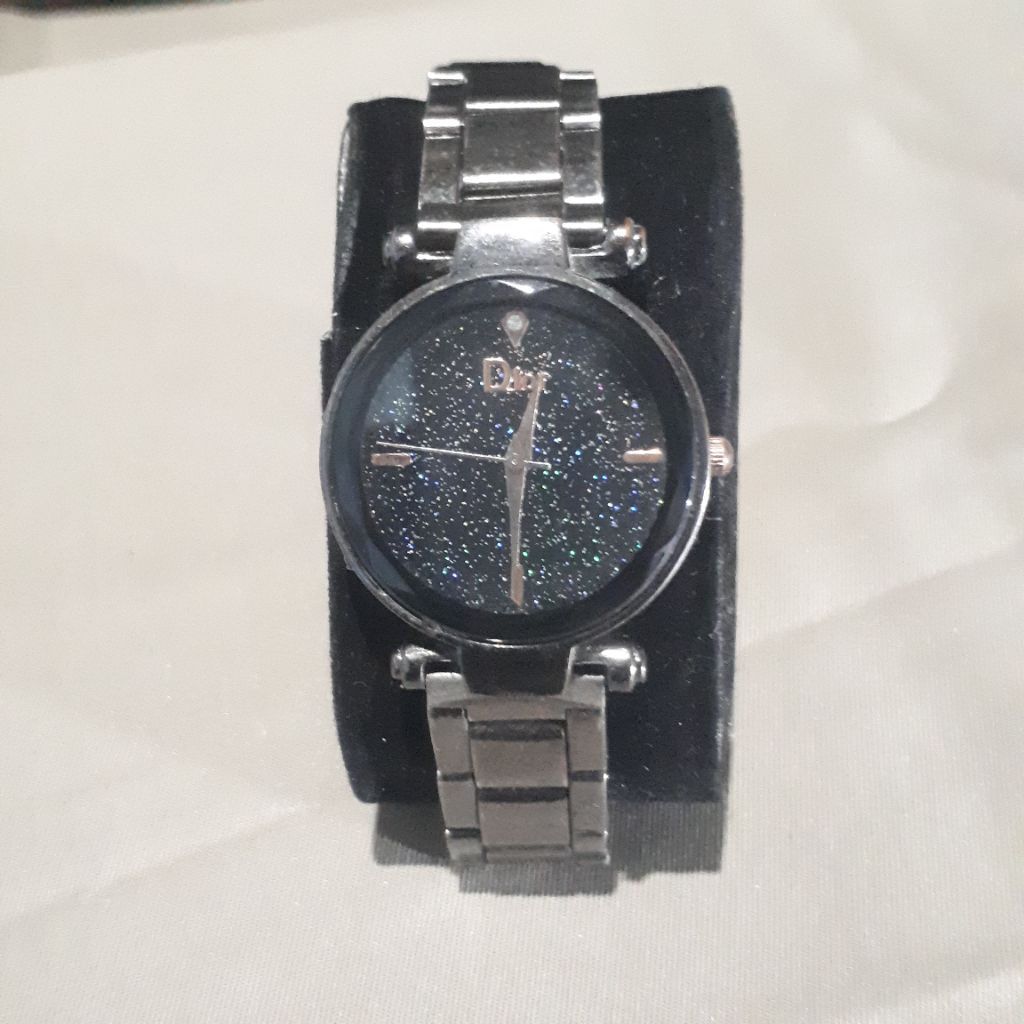 Jam tangan wanita dior