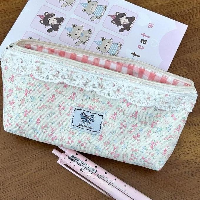 

Tas Pensil / Pencil Case Kotak Pensil Bunga Kecil Tas Penyimpanan Alat Tulis Kucing Kucing Tas Penyimpanan Alat Tulis Berkapasitas Besar Sederhana Tepi Renda Allshop