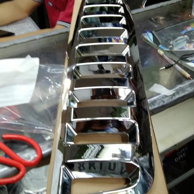 TERLARIS Gril depan mobil model Hummer rush / Terios lama 2006 sampe 2012 warna chrome
