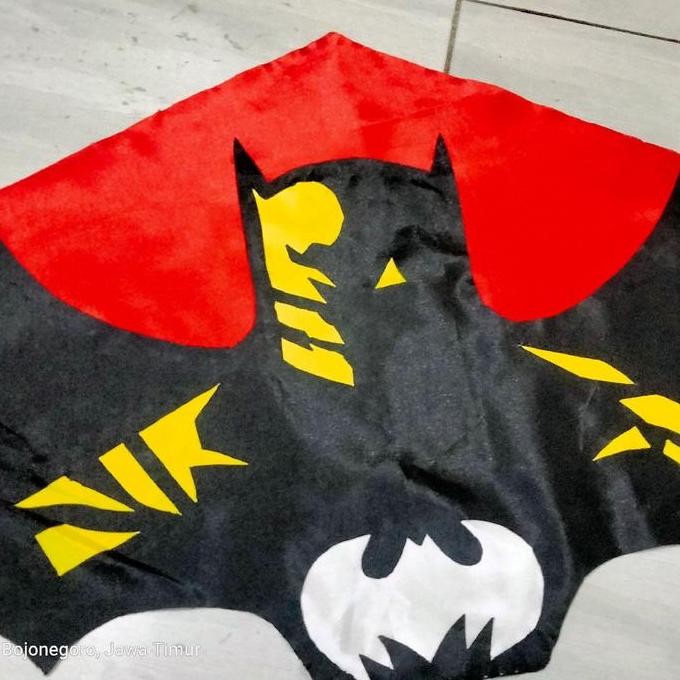 layangan kain motif Batman