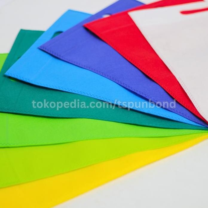 

Hemat Tote Bag Spunbond Oval Ukuran 20X25 Kodian - Warna Merah