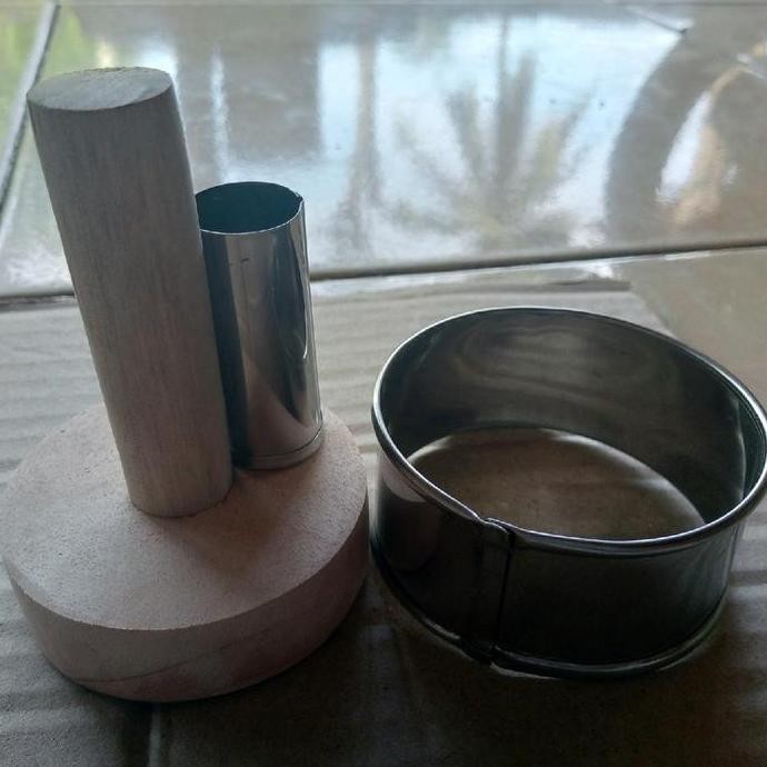 

Cetakan Donat Dari Ring Dan Penekan Dari Kayu +Pembolong 1Set Allshop