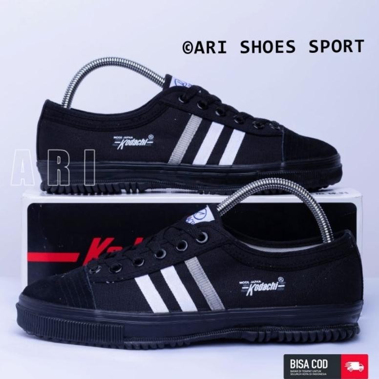 SEPATU CAPUNG SEPATU BADMINTON SEPATU TAKRAW SEPATU KODACHI SEPATU TERMURAH