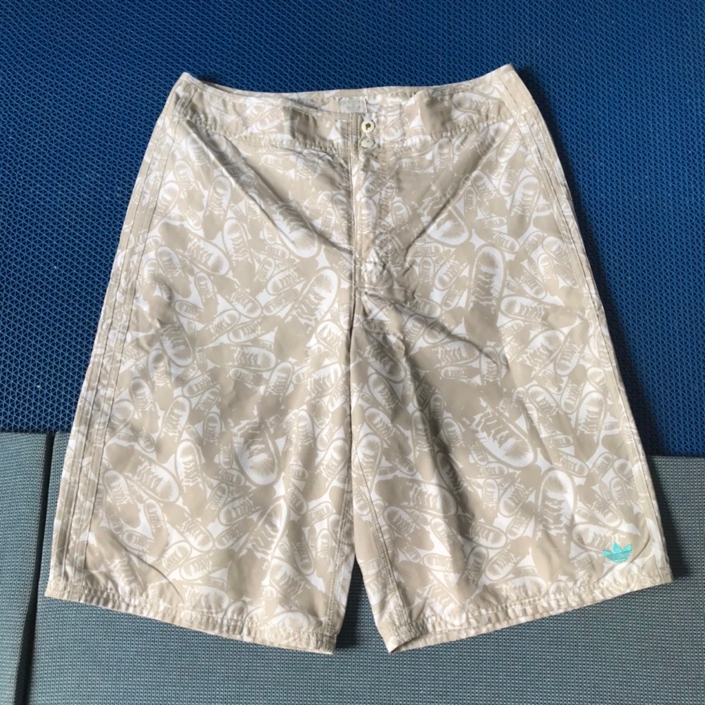 Vintage Adidas Originals Shorts pants full print adidas shoe pattern  Size 105 / M to L fit in Measu
