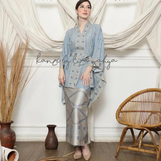 Kebaya Biru Kebaya Grey Kebaya Premium Kebaya Modern Kebaya Wisuda Kebaya Batik Kebaya Etnik Kebaya 