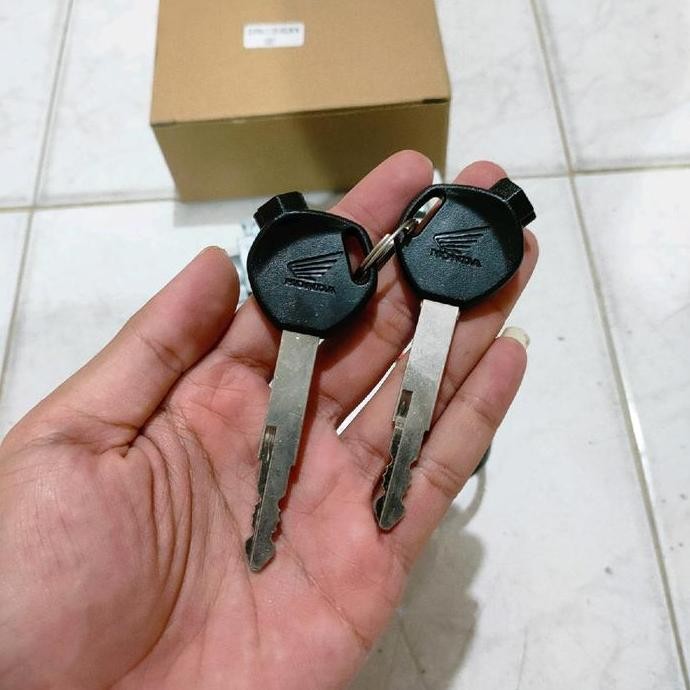 DI105 >> KUNCI KONTAK SET KEY SET SUPRA X 125 FI HELM IN 2012/2013/2014/2016 KABEL 4 KUALITAS AHM SU