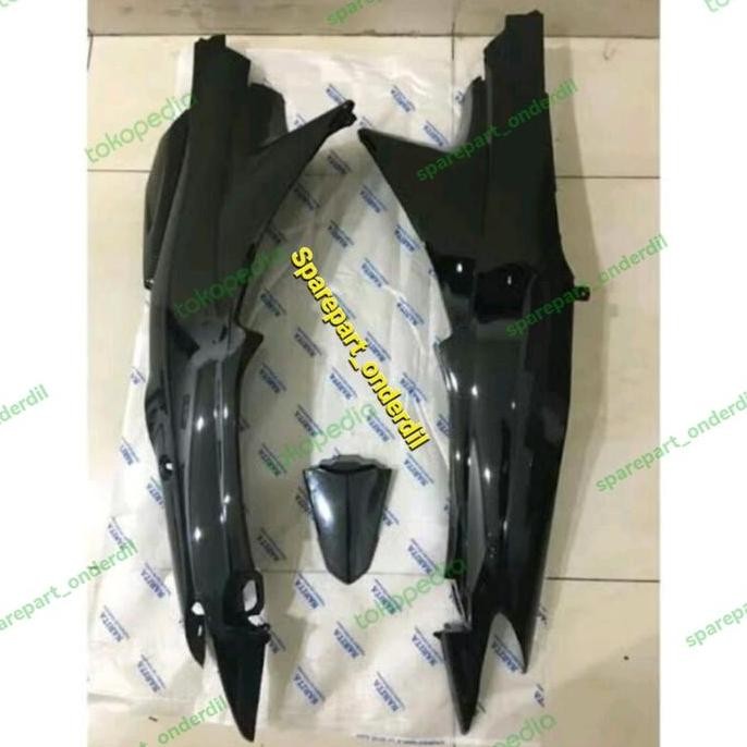 cover body belakang kanan kiri suzuki shogun r 125 hitam