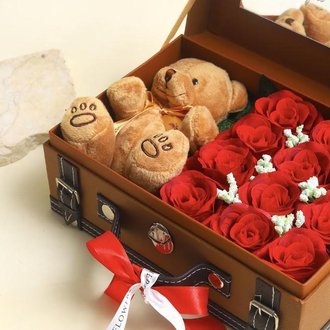 Hadiah ulang tahun bunga box - treasure box dengan kalung lapis emas kado mawar