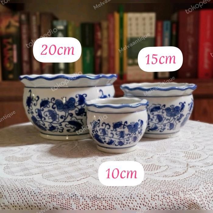 Pot Import Keramik Biru Putih motif bunga Bulat