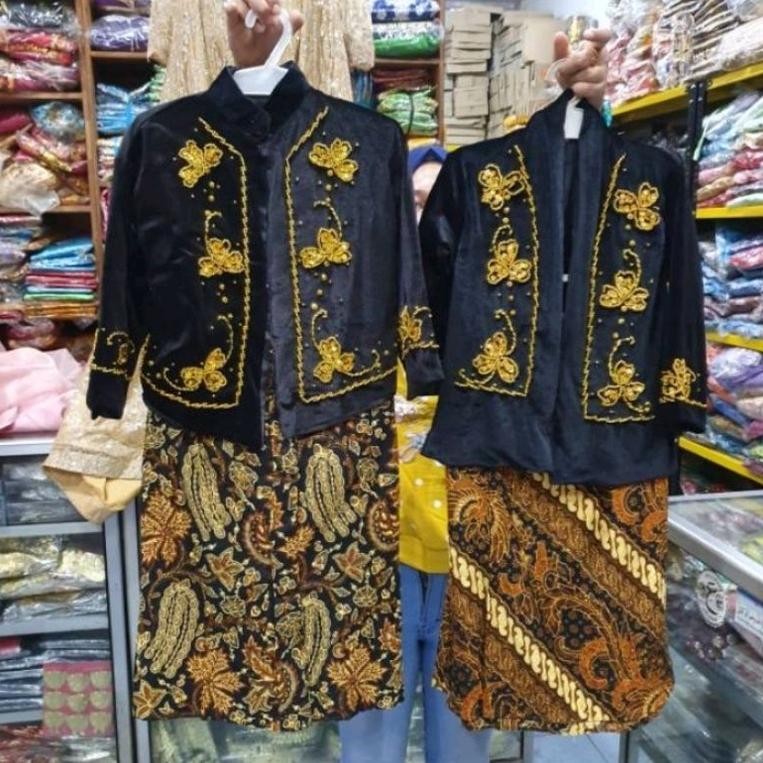Kebaya beludru adat jawa // Pakaian adat jawa