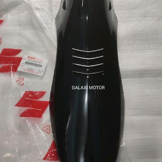 SUZUKI GENUINE PART LEG SHIELD TENGAH SUZUKI SATRIA FU KARBURATOR TAHUN 2005 SAMPAI 20012 WARNA HITA