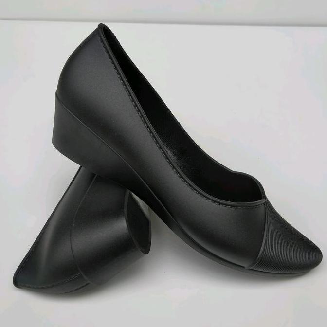 Grayu- Sepatu Pantofel Wedges Nita Fuhaha Tj-710 Hak Datar Hitam Karet Hils Jelly Shoes
